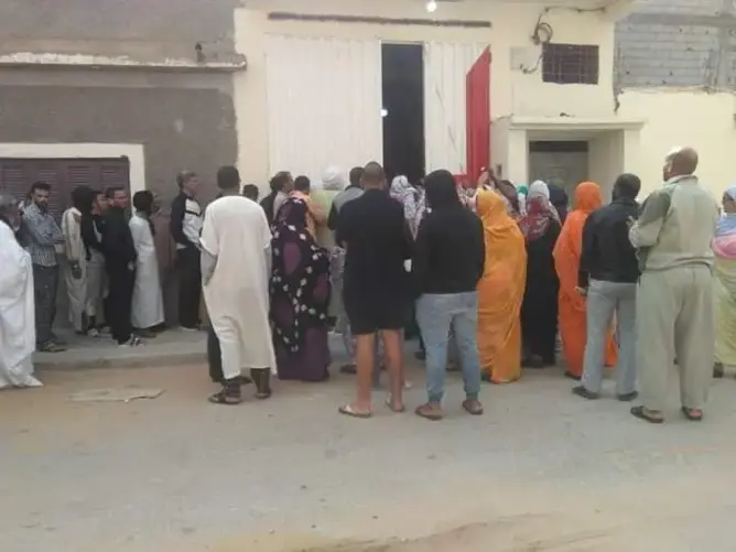 إقبال شعبي بالعيون على شاب تحدى لوبيات اللحوم وخفض الأسعار