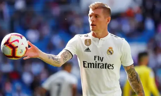 كروس يمدد عقده مع ريال مدريد حتى 2023