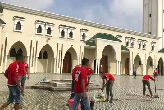 مبادرة إنسانية.. “الوينرز” تنظف مسجدا بالبيضاء استعدادا لرمضان (صور)