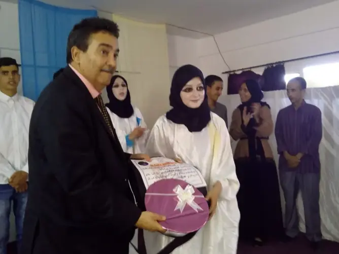بيوكرى.. تكريم مسرحية “مرايا الليل” بحضور المدير الإقليمي لوزارة التربية (صور)