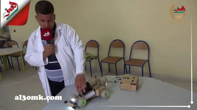 تلميذ مغربي يخترع سيارة “فورميلا 1” من الكارطون والمتلاشيات (فيديو)
