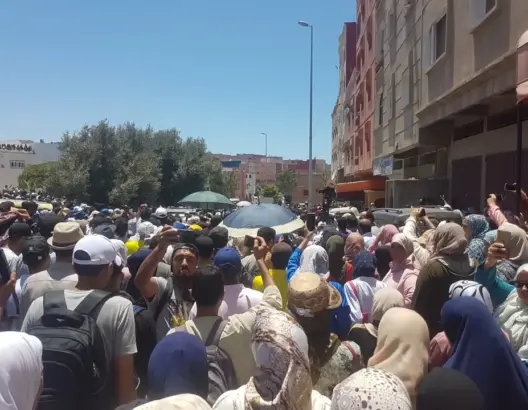 الآلاف يشيعون جنازة حجيلي بآسفي .. والأساتذة يستعدون للاحتجاج (فيديو)
