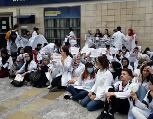الممرضون يشتكون “النقص” ويحذرون الوزارة من “إقبار” التعويض عن الأخطار المهنية