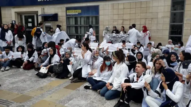 الممرضون يشتكون “النقص” ويحذرون الوزارة من “إقبار” التعويض عن الأخطار المهنية