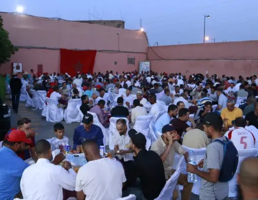 أزيد من 400 عامل بـ”دوريشبورك” للنظافة في إفطار جماعي بمراكش(صور وفيديو)