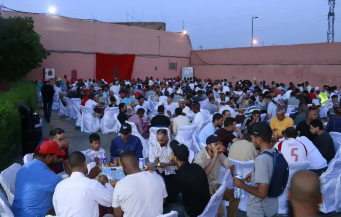 أزيد من 400 عامل بـ”دوريشبورك” للنظافة في إفطار جماعي بمراكش(صور وفيديو)