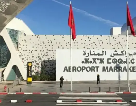 شباك “التاكسي” بمطار مراكش.. خطوة لقطع الطريق على المحتالين تصطدم بمخاوف مهنيين