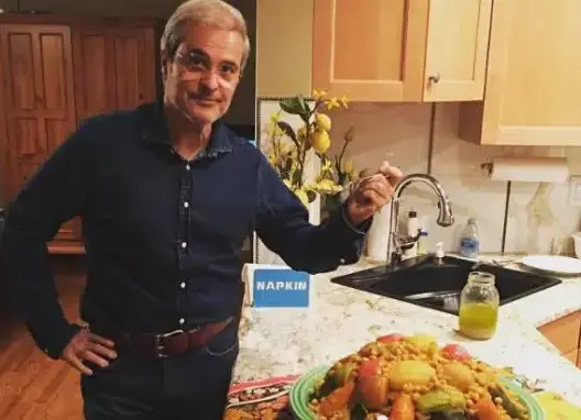 الأمير هشام ينشر صورة رفقة ابنة أخيه بهية ويقدم تهاني العيد (صورة)