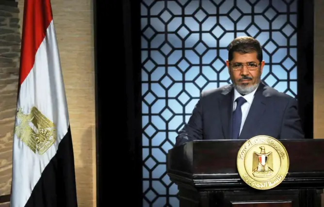 حتى بعد وفاته .. فرح وشماتة بمرسي في فضائيات السيسي (فيديو)