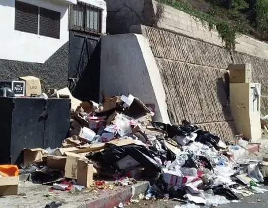 مقاه بأكادير حولت الشوارع إلى مطرح للنفايات.. والمجلس يتدخل