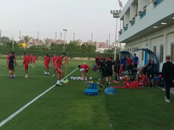 بحضور لقجع.. الأسود يخوضون أخر حصة تدريبية قبل لقاء جنوب افريقيا