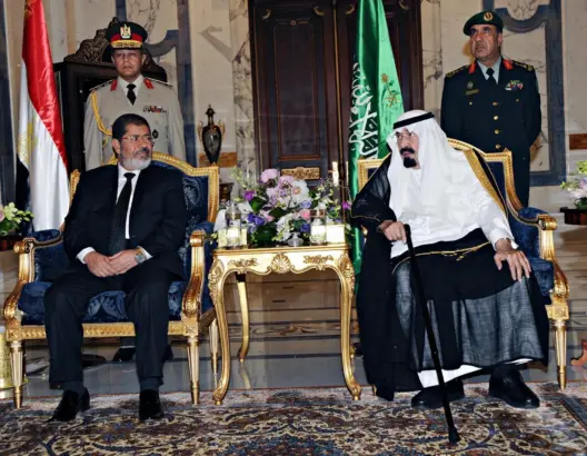 السعودية “تتشفى” في وفاة مرسي .. وتتهم الإخوان بـ”الإرهاب” (صور)
