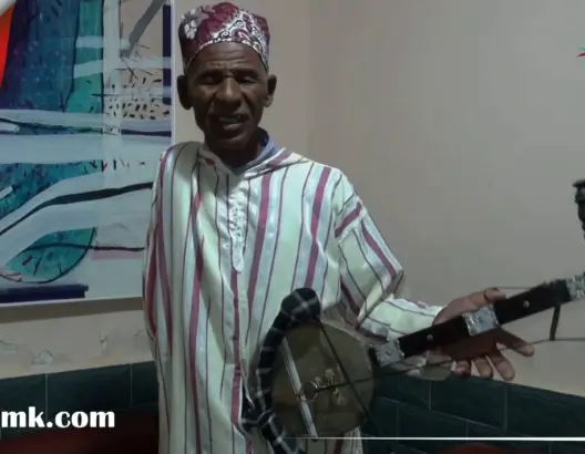 الرايس مبارك.. فنان أمازيغي يعزف بمهارة على الرباب بيد واحدة (فيديو)