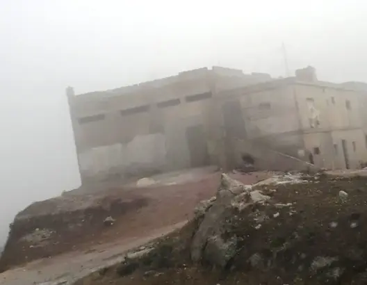 إغلاق بناية مهددة بالانهيار كان يُحتجز فيها مهاجرون أفارقة قرب سبتة