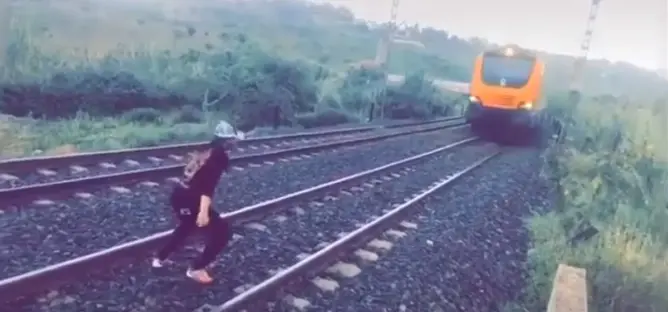 شرطة مكناس تعتقل شخصين حاولا تعريض حياة ركاب قطار للخطر
