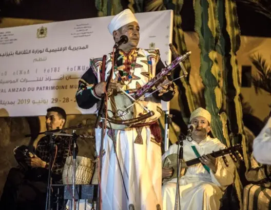 مهرجان “أمْزاد” يعيد الحياة للعين الزرقاء القلب النابض لمدينة تيزنيت (صور)