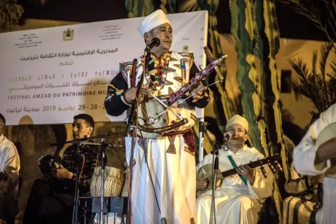 مهرجان “أمْزاد” يعيد الحياة للعين الزرقاء القلب النابض لمدينة تيزنيت (صور)