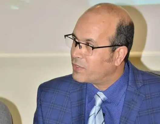 التقليد والتقييد.. نصان متنافران