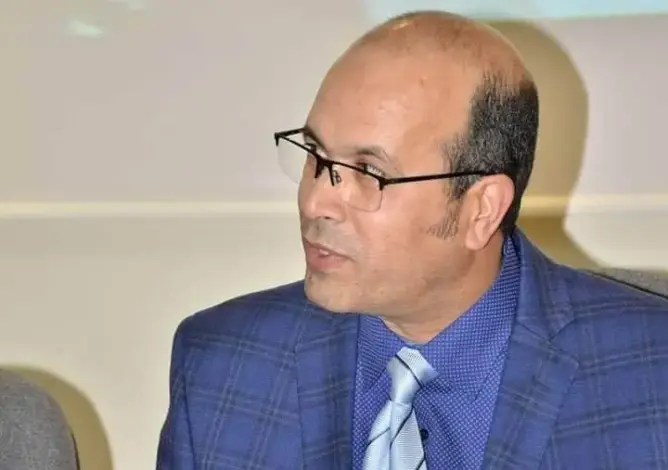 التقليد والتقييد.. نصان متنافران