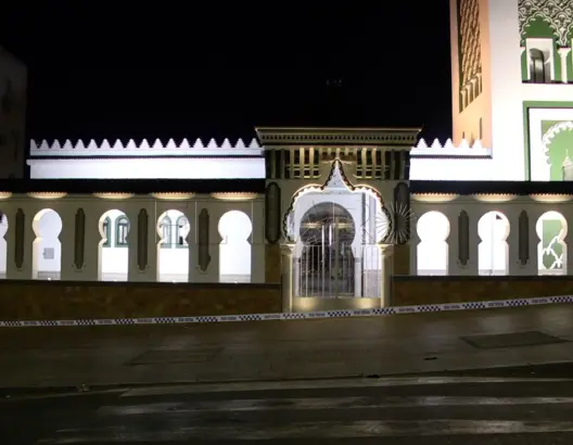 إطلاق نار على مسجد بسبتة أثناء صلاة الفجر.. وإسبانيا تتعقب المنفذين (فيديو وصور)