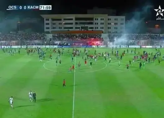 شغب مباراة أولمبيك آسفي والكوكب المراكشي يثير سخط المغاربة