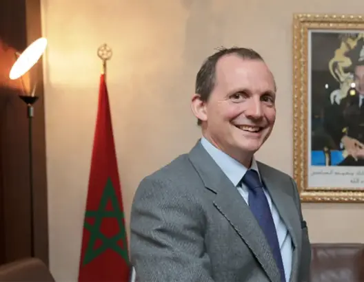 للمرة الثالثة .. سفير بريطانيا بالمغرب ينتقد تأخر رحلات “لارام”