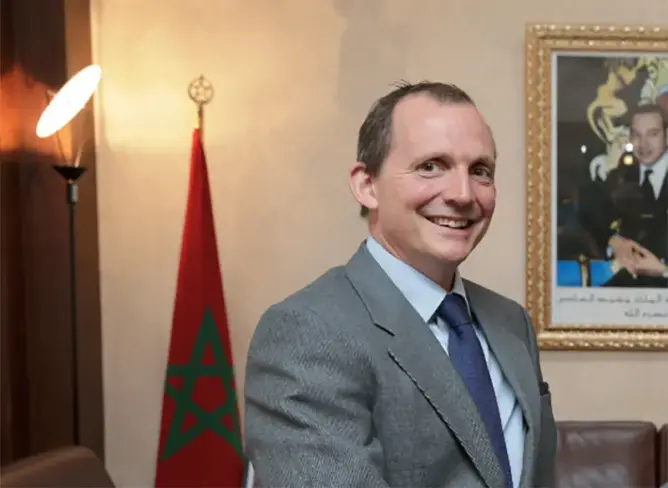 للمرة الثالثة .. سفير بريطانيا بالمغرب ينتقد تأخر رحلات “لارام”