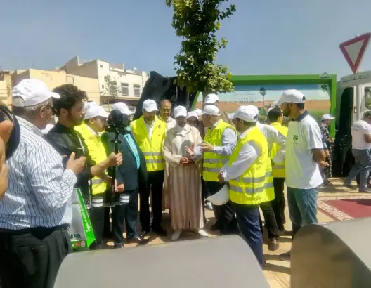 عمدة مكناس يدشن مشروع تثبيت حاويات النظافة في باطن الأرض