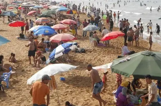 يهم المصطافين.. إحداث تطبيق بالهواتف لمعرفة جودة مياه الشواطئ بالمغرب