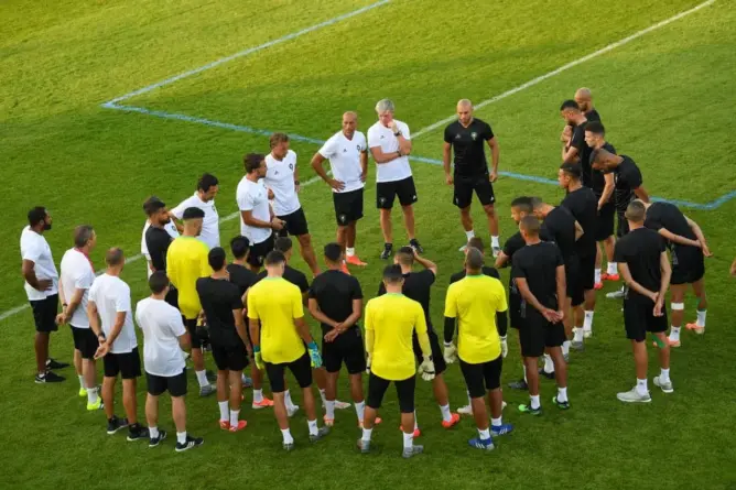 المنتخب الوطني يجري أول حصة تدريبية بعد تأهله لدور الثمن بـ”الكان”