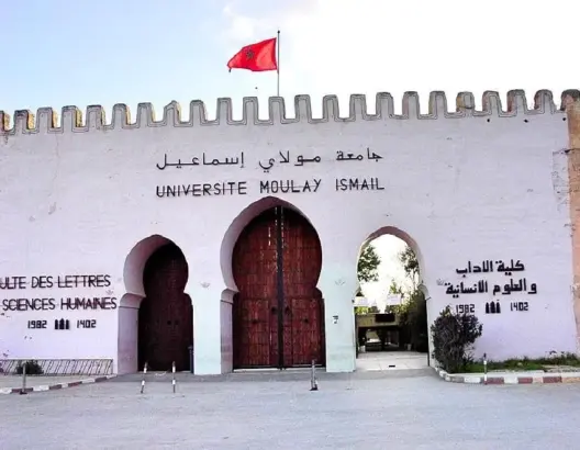 “الشلل الإداري” يضرب كلية الآداب بمكناس.. ونقابة تدق ناقوس الخطر