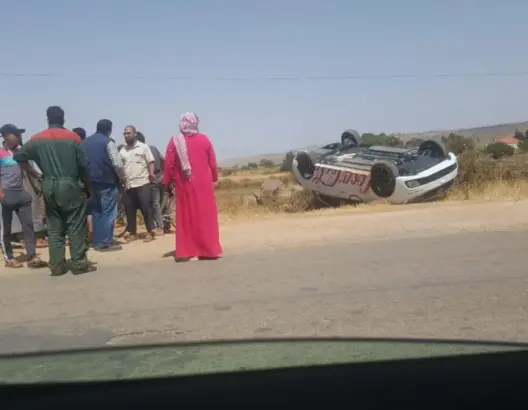 سيارة خفيفة تدهس دراجا وتنقلب رأسا على عقب بإفران