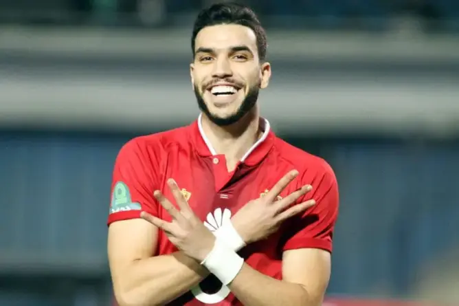 الأهلي المصري يقرر أخيرا فتح باب المفاوضات لرحيل المغربي أزارو