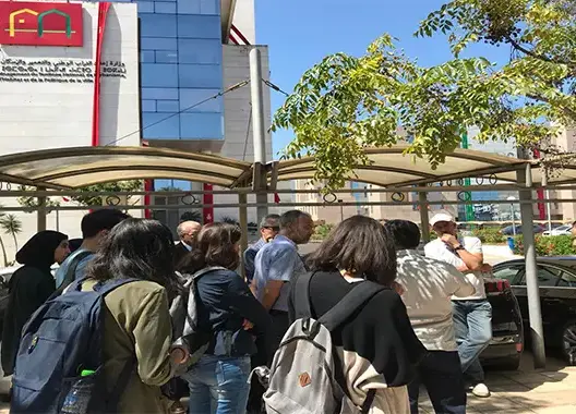 معاناة الطلبة المهندسين بفاس يدفعهم لوقفة صامتة بمقر وزارة الإسكان