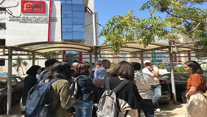 معاناة الطلبة المهندسين بفاس يدفعهم لوقفة صامتة بمقر وزارة الإسكان
