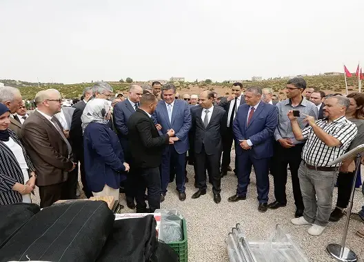 أخنوش في زيارة لتازة.. غرس لأشجار اللوز وفك للعزلة عن قرى الإقليم (صور)