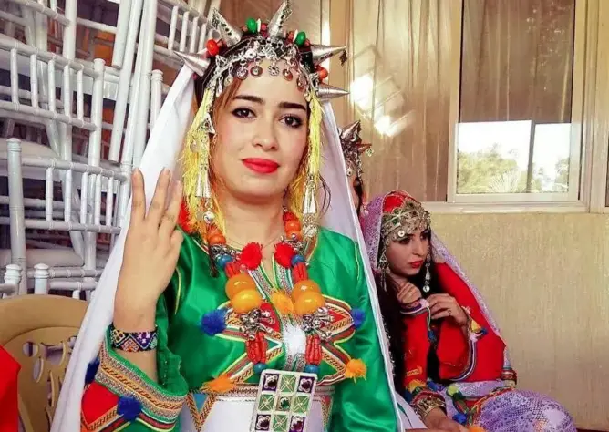 بحضور 6 دول..تيزنيت تتحول إلى قبلة للْحِلي والمجوهرات الفضية