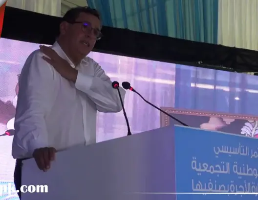 أخنوش:المْغاربة لايعشقون في حزبنا “الحمامة واللون الأزرق” فقط  (فيديو)