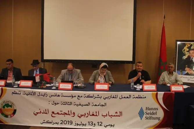 باحثون: هذه أسباب ارتماء الشباب في أحضان الهجرة والتطرف والعنف 
