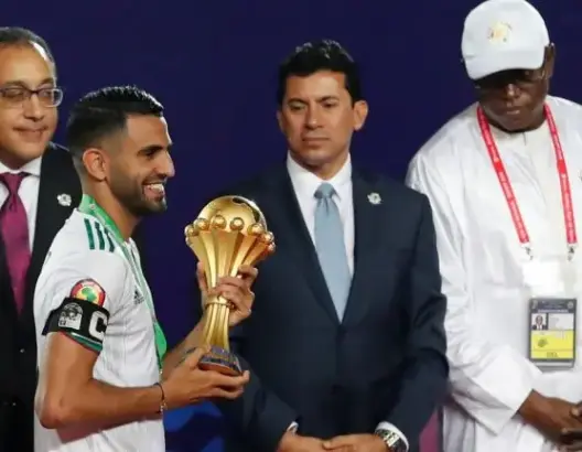 “محامي السيسي” يقاضي اللاعب محرز.. والجزائر ترد عليه