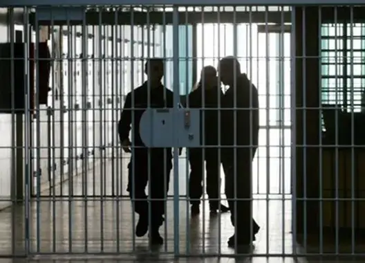 إصابة معتقلة و4 موظفين بسجن القصر الكبير بـ”كورونا”.. والمندوبية تتخذ تدابير استعجالية