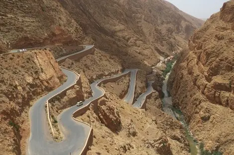 انقطاع مؤقت لحركة السير بالطريق الجهوية بين بومالن دادس وامسمرير