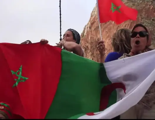 في ظل “الفرنسة” بالمغرب.. الجزائر تعتمد الإنجليزية بالتعليم