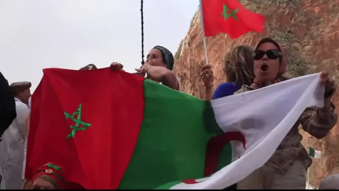 في ظل “الفرنسة” بالمغرب.. الجزائر تعتمد الإنجليزية بالتعليم
