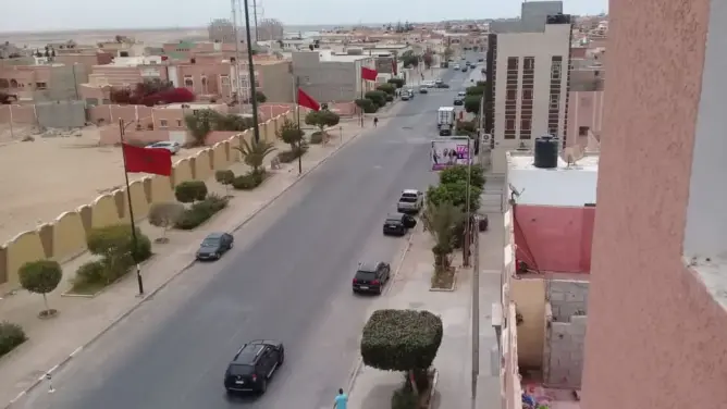 بعد ليلة من المواجهات .. الهدوء يعود إلى مدينة العيون (صور حصرية)