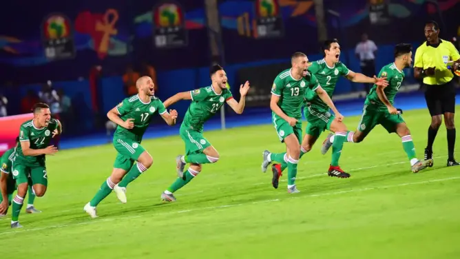 محاربو الصحراء يطيحون بالنسور الخضراء ويعبرون للنهائي بهدف قاتل