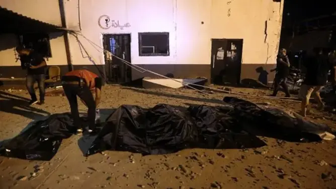 رسميا: 18 مغربيا داخل مركز قصفه حفتر .. 6 منهم أصيبوا بجروح