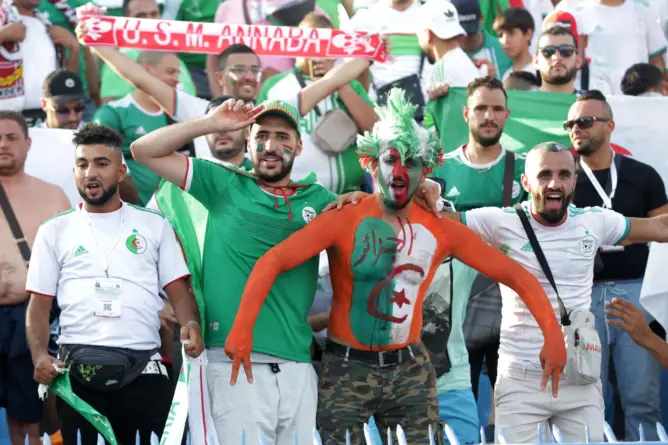 الجزائر تستعين بطائرات عسكرية قبل نصف نهائي “الكان”