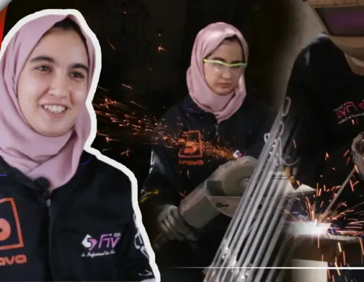 سكينة.. شابة تقتحم حرفة الحدادة وتتحدى خشونة الحديد بأنامل ناعمة