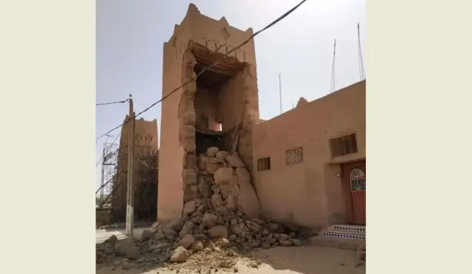 انهيار برج قصر “العبادلة” بأرفود .. وهيئة تدعو والي الجهة للتدخل